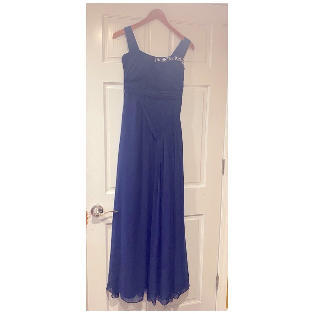 Beautiful Evening Gown With Embellishments & Beadings in Front